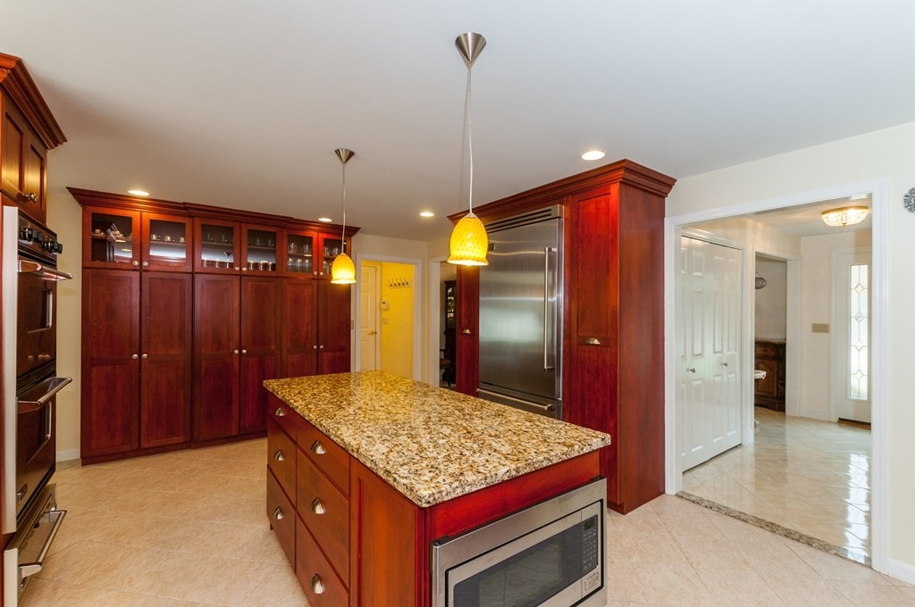 145 Hampton Road Sharon, MA 02067 - Photo 6 of 42 Gallery Image 6