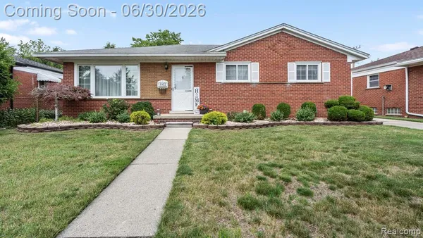 $249,900 | 1862 Lakeview Street, Trenton, MI 48183
