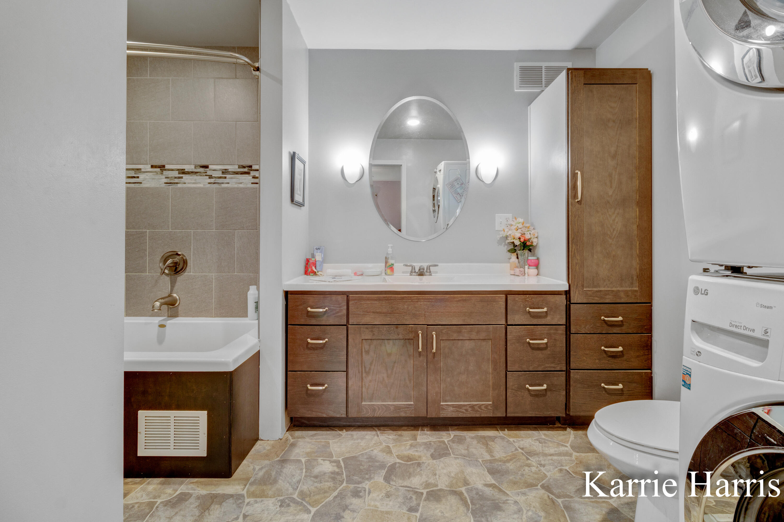 1305 West Ellis Street Belding, MI 48809 - Photo 19 of 34 Primary full bathroom