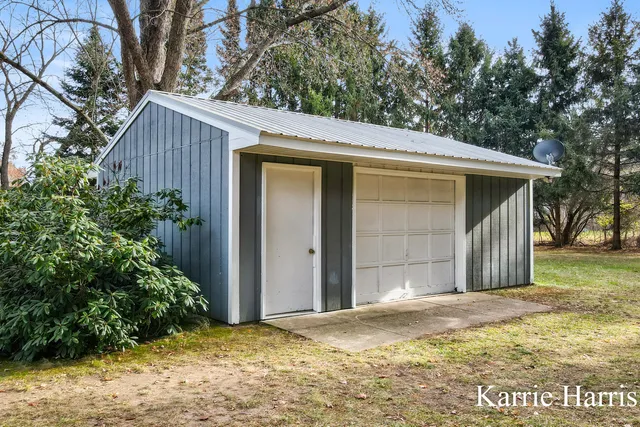 $325,000 | 1305 West Ellis Street, Belding, MI 48809