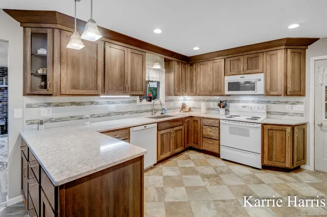 $325,000 | 1305 West Ellis Street, Belding, MI 48809