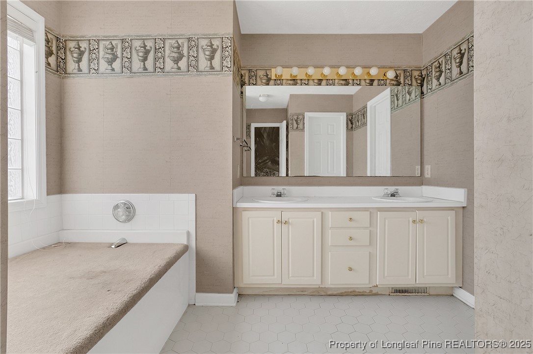 1135 Derbyshire Road Fayetteville, NC 28314 - Photo 18 of 35