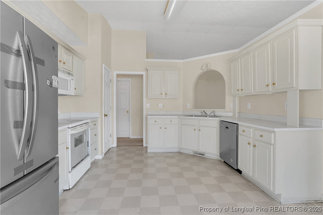 1135 Derbyshire Road Fayetteville, NC 28314 - Photo 10 of 35