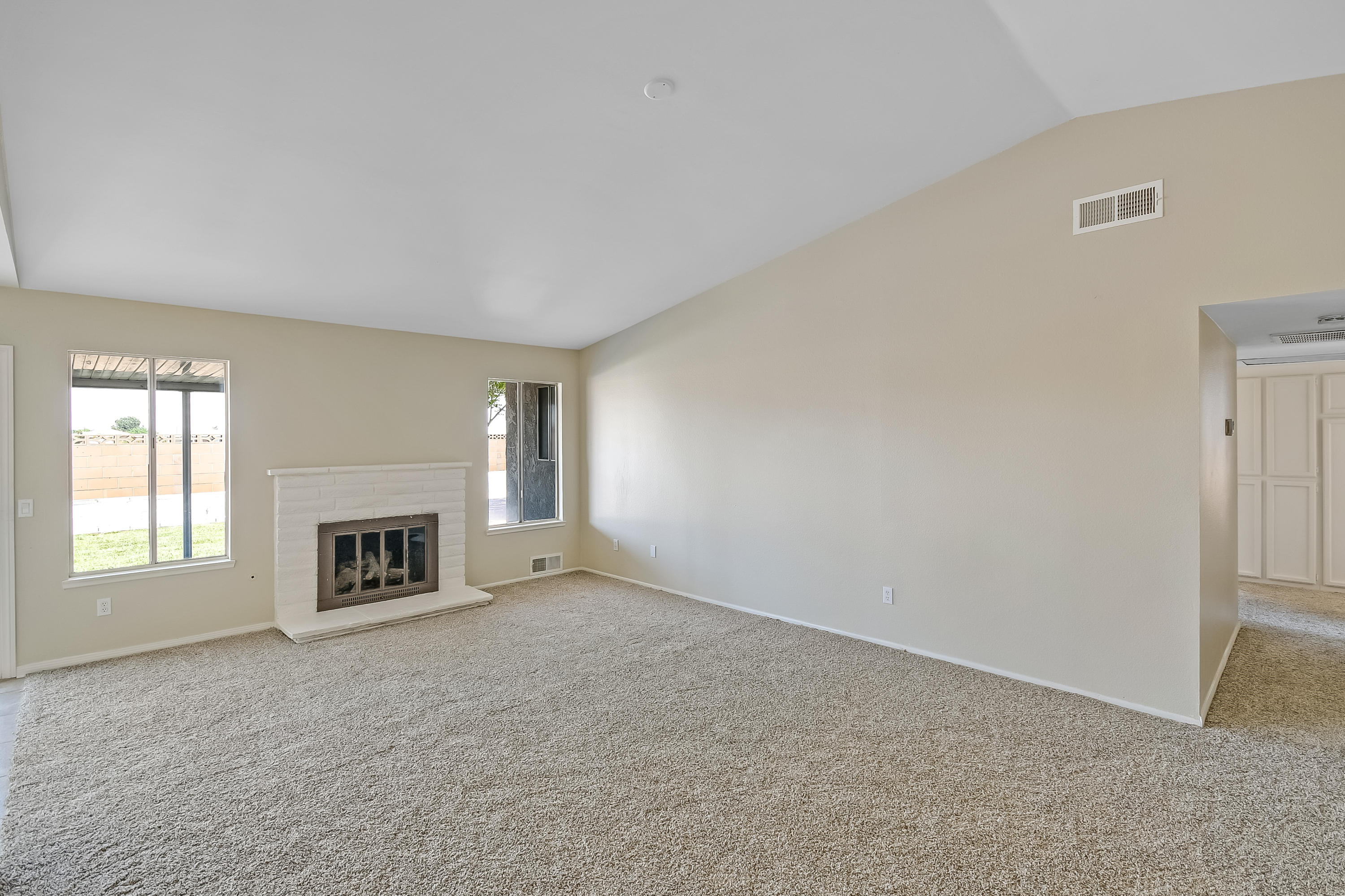 1137 Dianron Road Palmdale, CA 93551 - Photo 2 of 20 DSC_2301