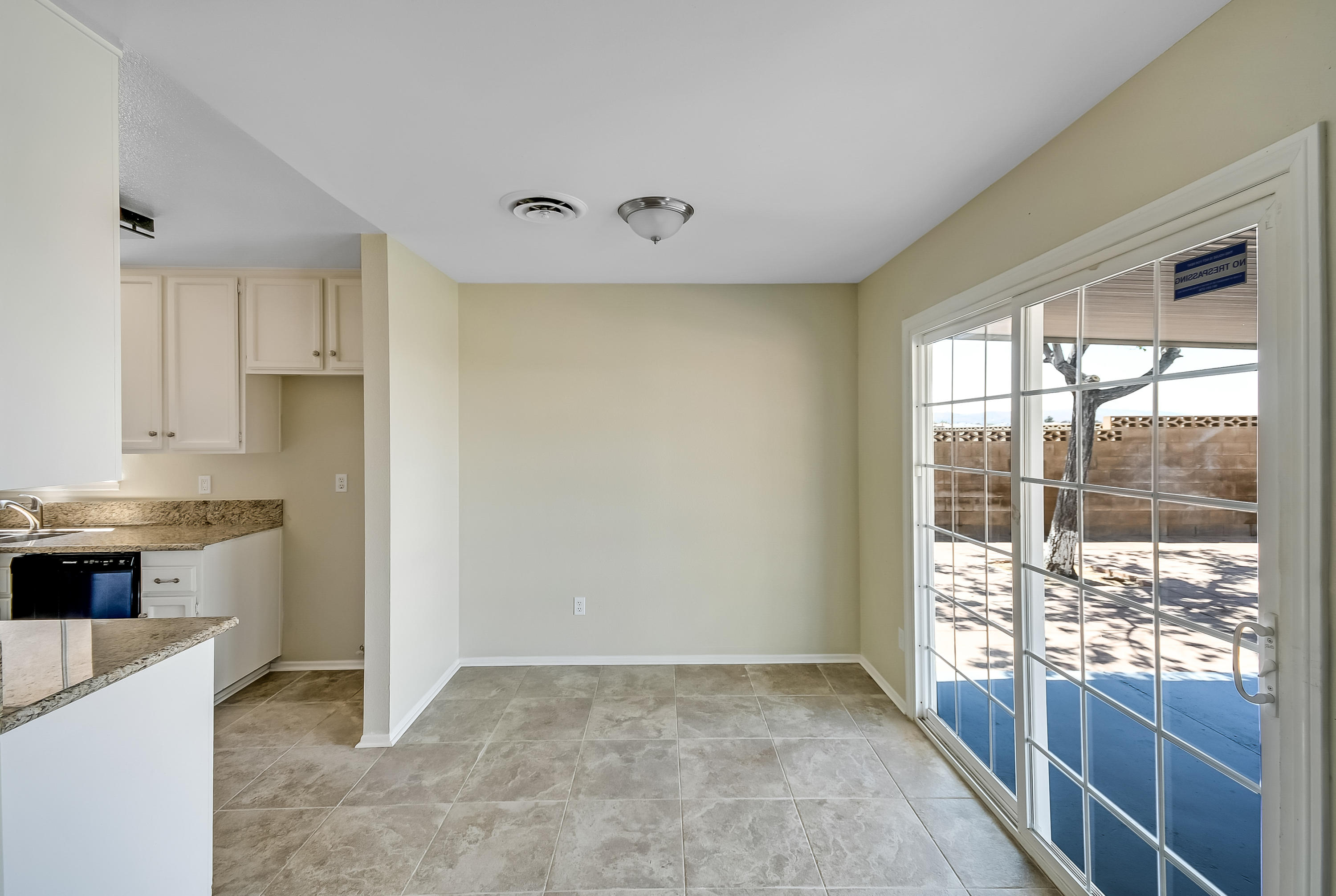1137 Dianron Road Palmdale, CA 93551 - Photo 4 of 20 DSC_2319