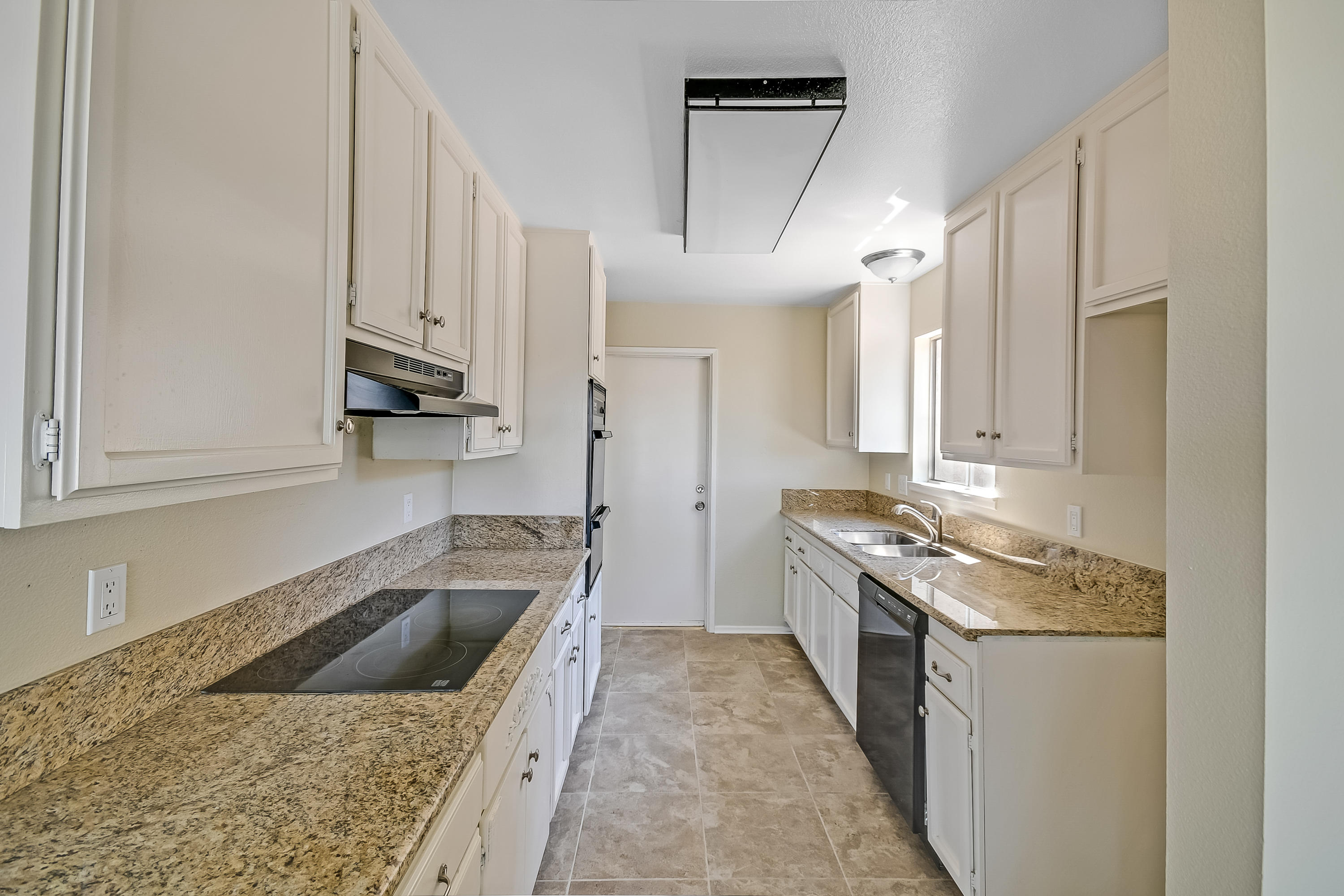 1137 Dianron Road Palmdale, CA 93551 - Photo 5 of 20 DSC_2328