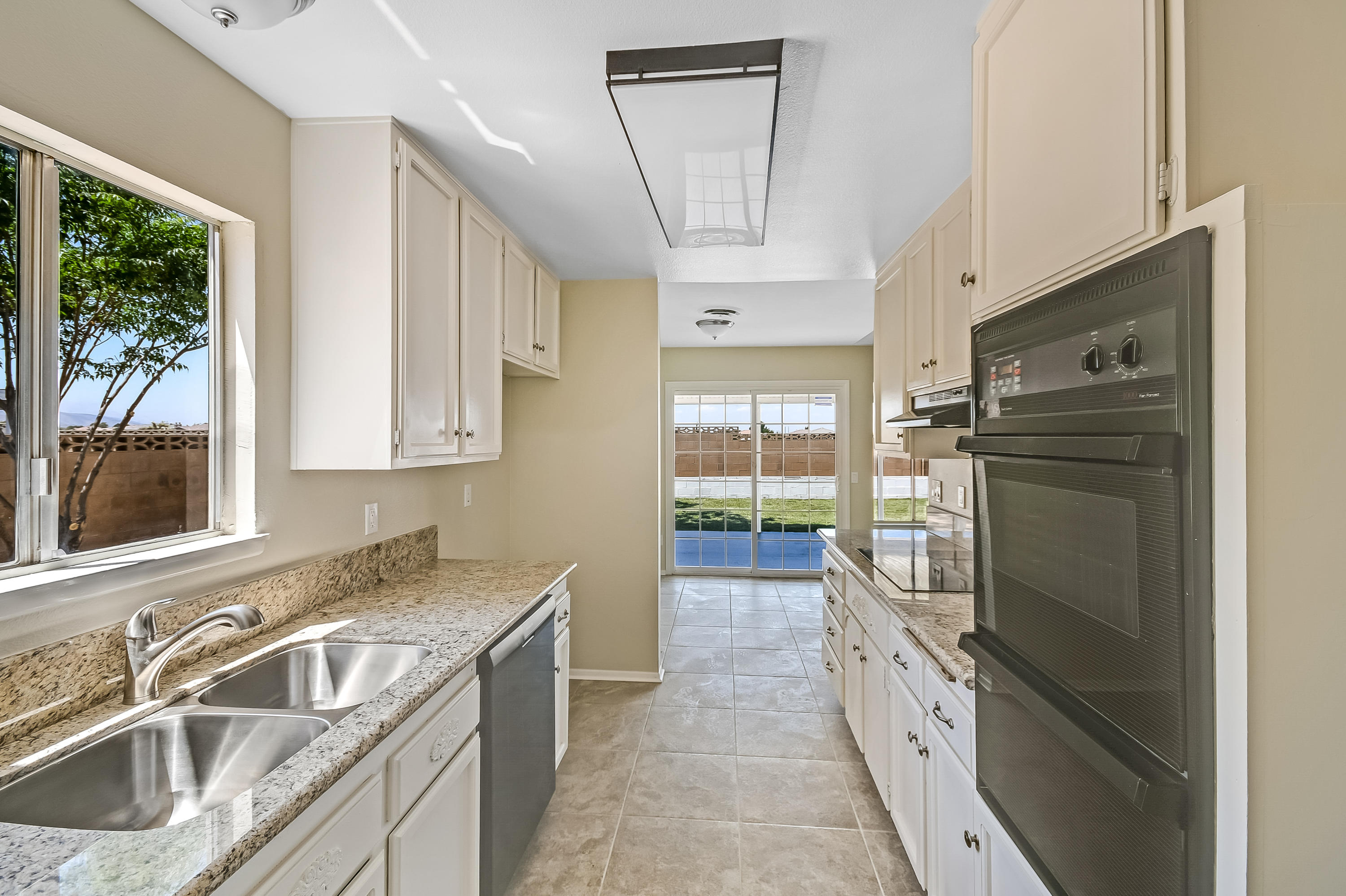 1137 Dianron Road Palmdale, CA 93551 - Photo 6 of 20 DSC_2337
