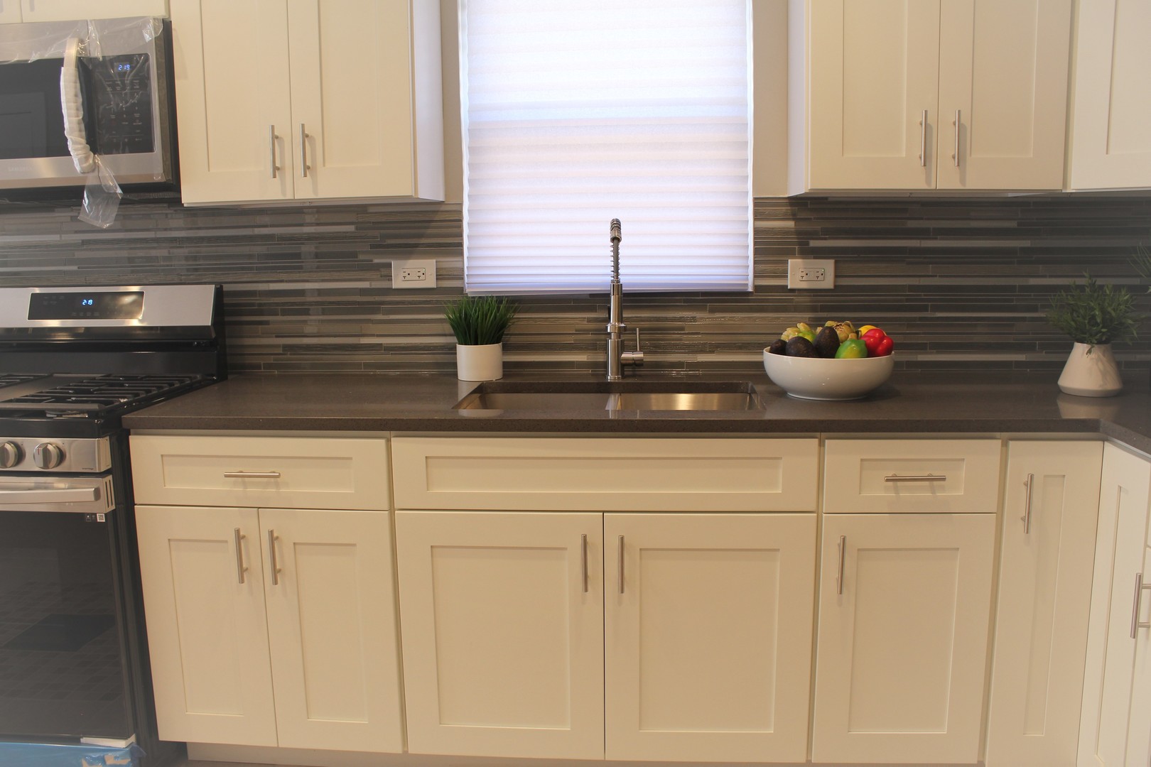 9710 South Chappel Avenue Chicago, IL 60617 - Photo 12 of 29