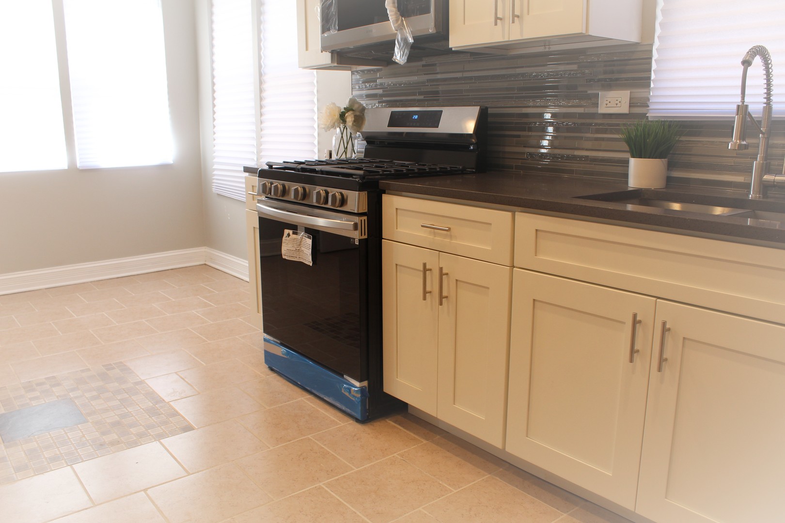 9710 South Chappel Avenue Chicago, IL 60617 - Photo 14 of 29