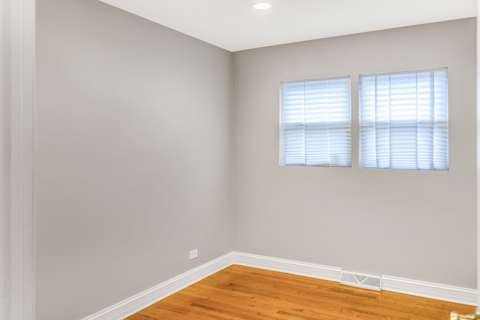 9710 South Chappel Avenue Chicago, IL 60617 - Photo 17 of 29