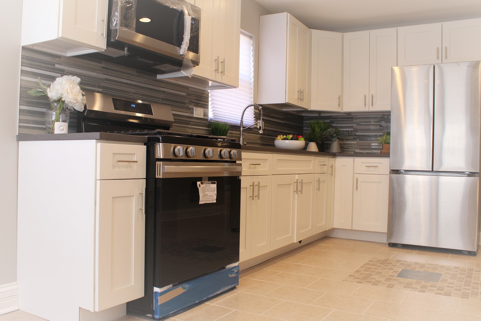 9710 South Chappel Avenue Chicago, IL 60617 - Photo 7 of 29