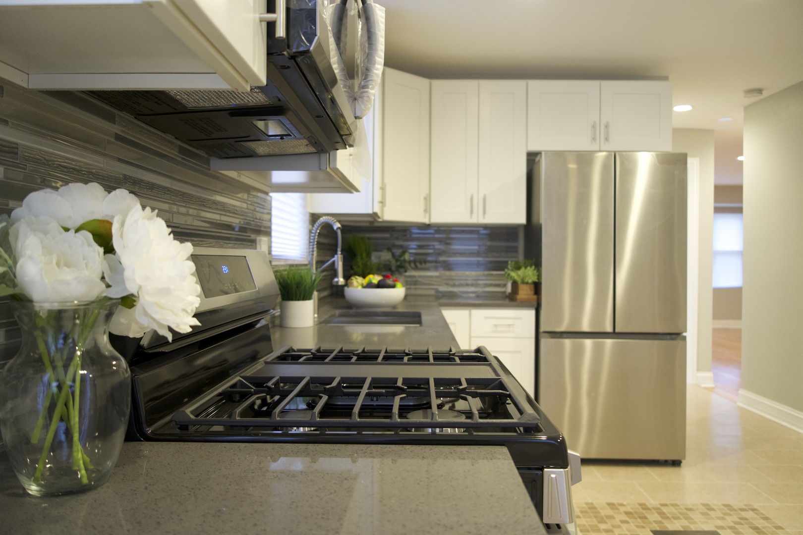 9710 South Chappel Avenue Chicago, IL 60617 - Photo 9 of 29