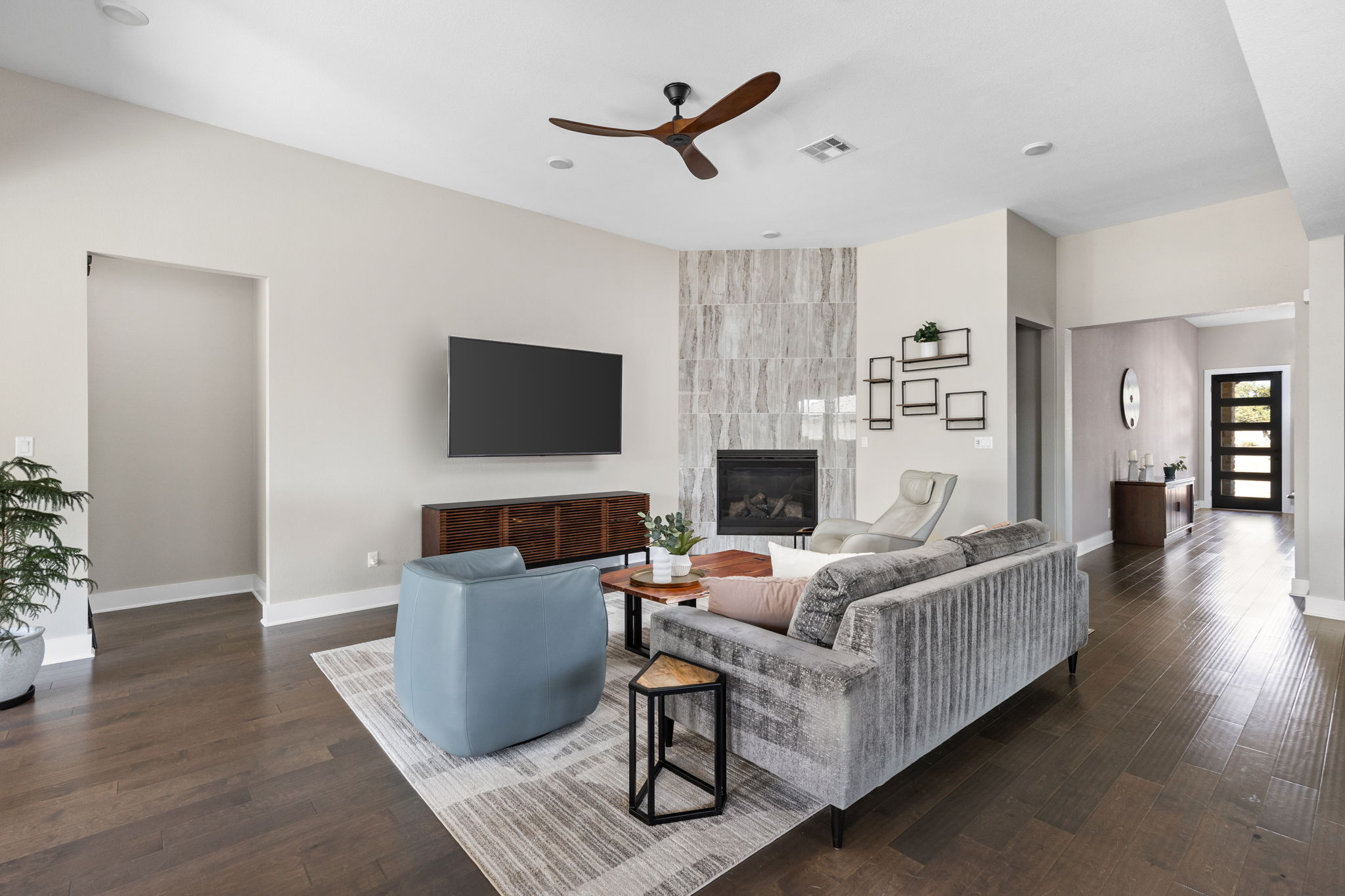 829 Pink Granite Boulevard Dripping Springs, TX 78620 - Photo 5 of 30 Designed for both everyday living and entertaining with generous proportions.