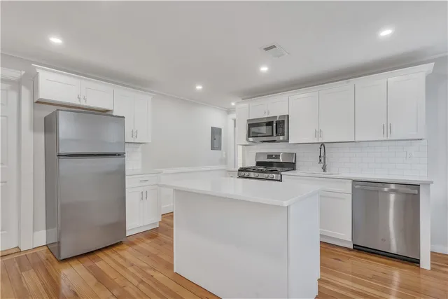 $2,400 | 382 Orms Street, Unit 3, Providence, RI 02908