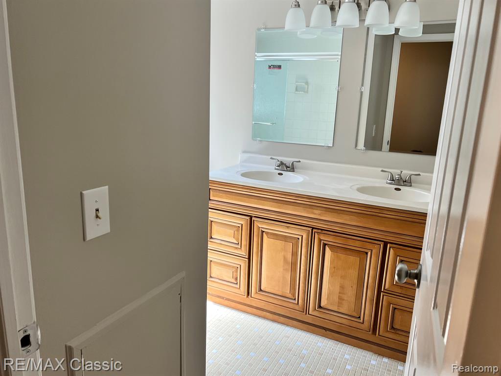 1953 Broadstone Road Grosse Pointe Woods, MI 48236 - Photo 22 of 43