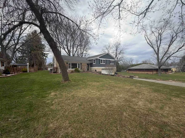 $374,900 | 331 Bowman Road, Wisconsin Dells, WI 53965