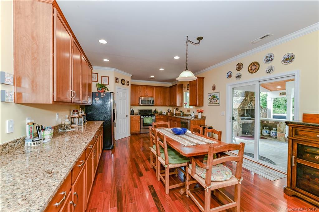 4002 Banteer Road Matthews, NC 28105 - Photo 10 of 35 Gallery Image 10