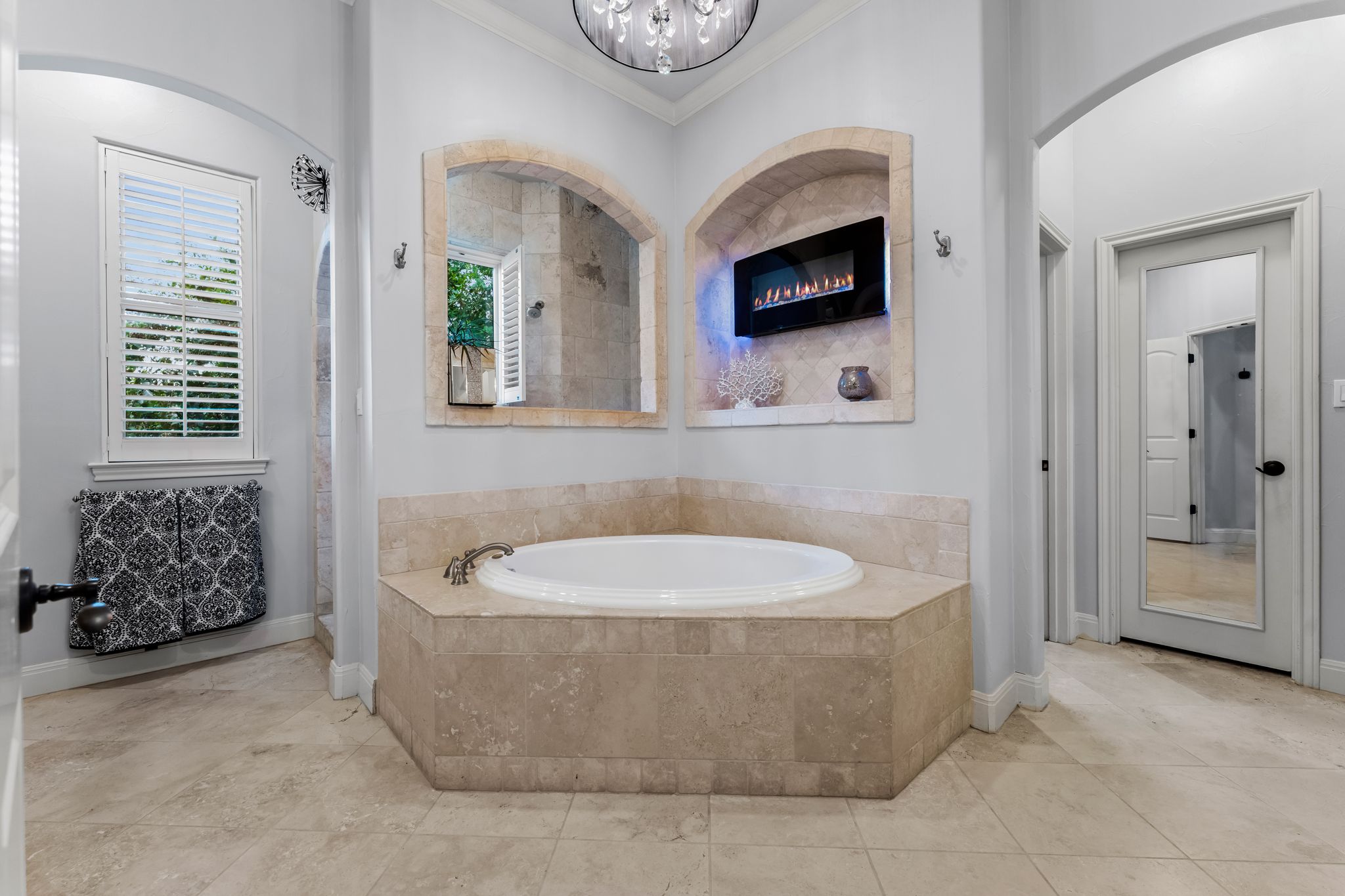 1901 Sea Eagle View Austin, TX 78738 - Photo 23 of 39 Primary bathroom