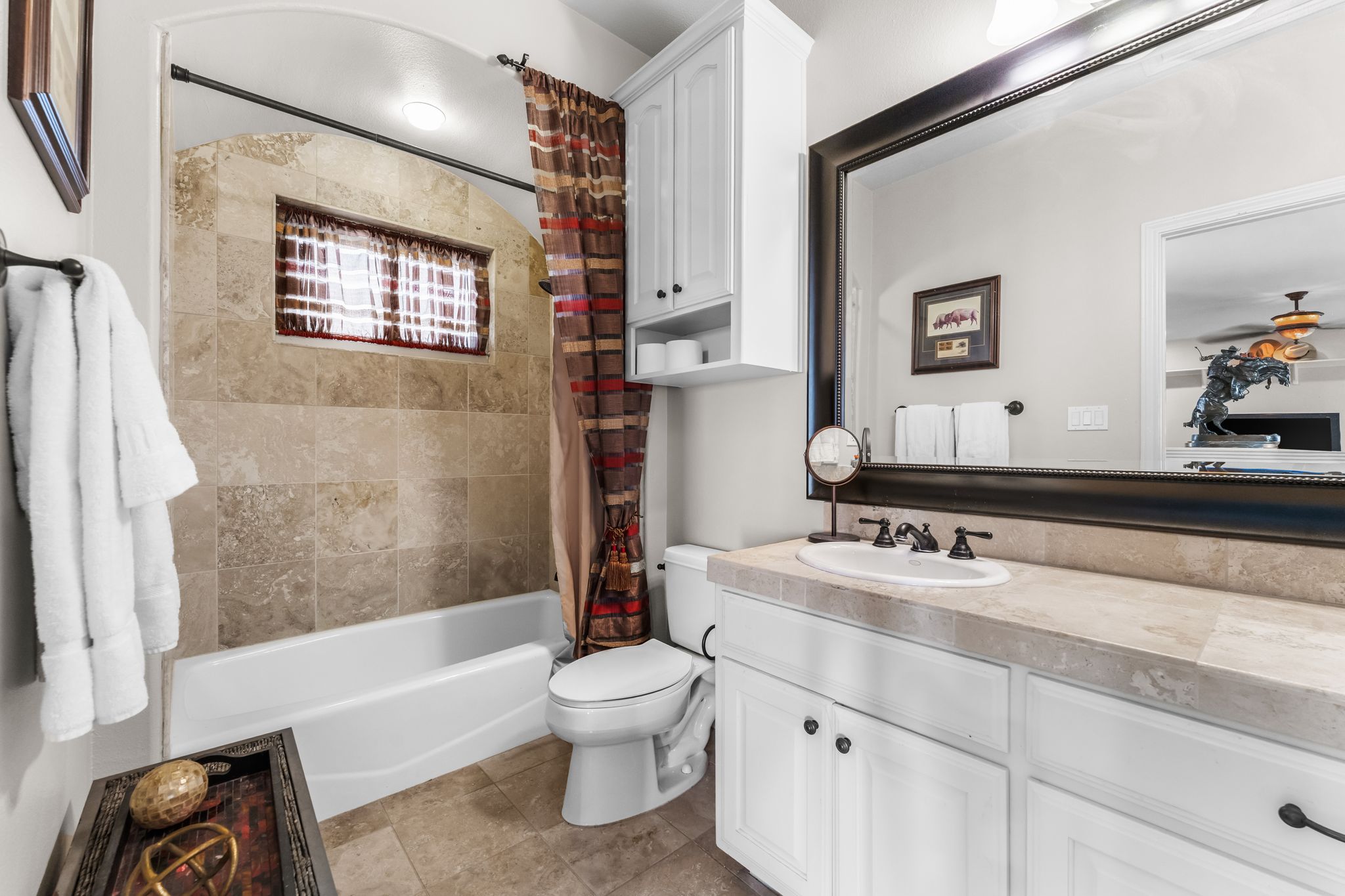 1901 Sea Eagle View Austin, TX 78738 - Photo 34 of 39 Upstairs bathroom