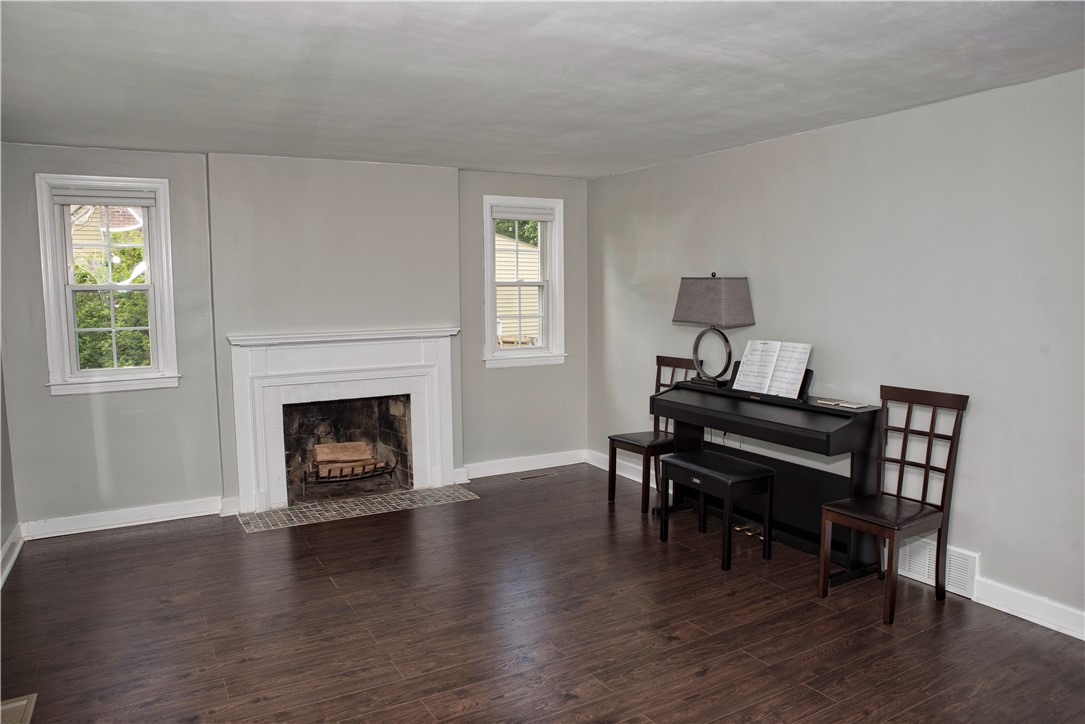 2 Pilgrim Circle Warwick, RI 02888 - Photo 5 of 25