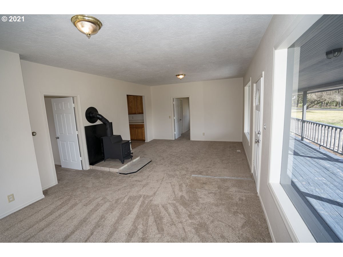 37645 Grange Hall Road Corbett, OR 97019 - Photo 4 of 31