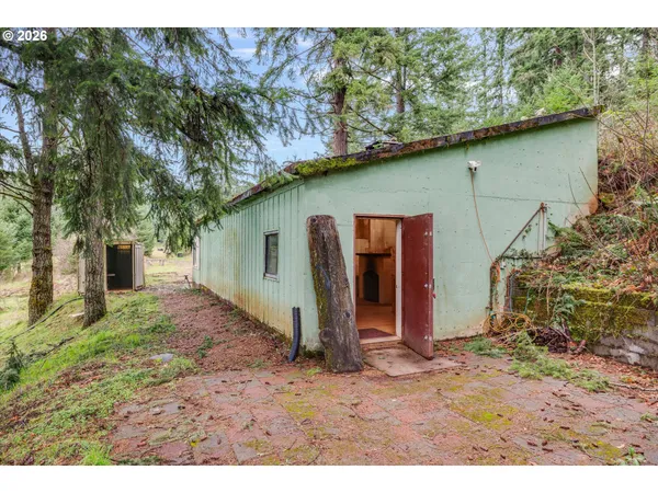 a view of a storage & utility room