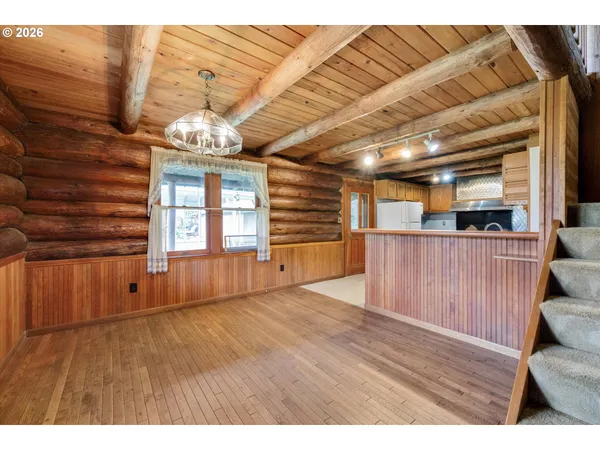 a view of entryway and kitchen
