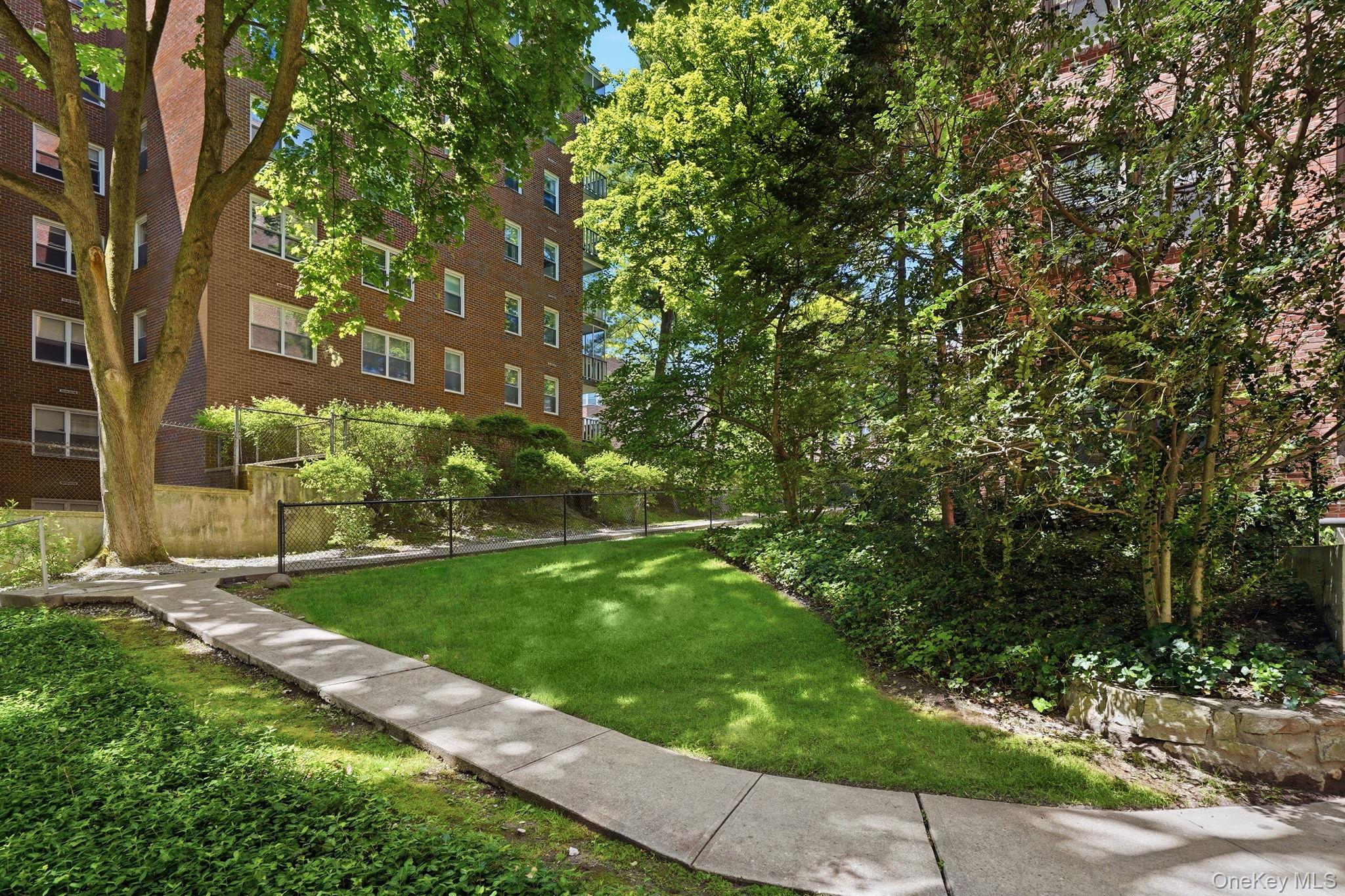 196 Garth Road, Unit 2F Scarsdale, NY 10583 - Photo 20 of 23 No Step Entrance Available from Side Ramp
