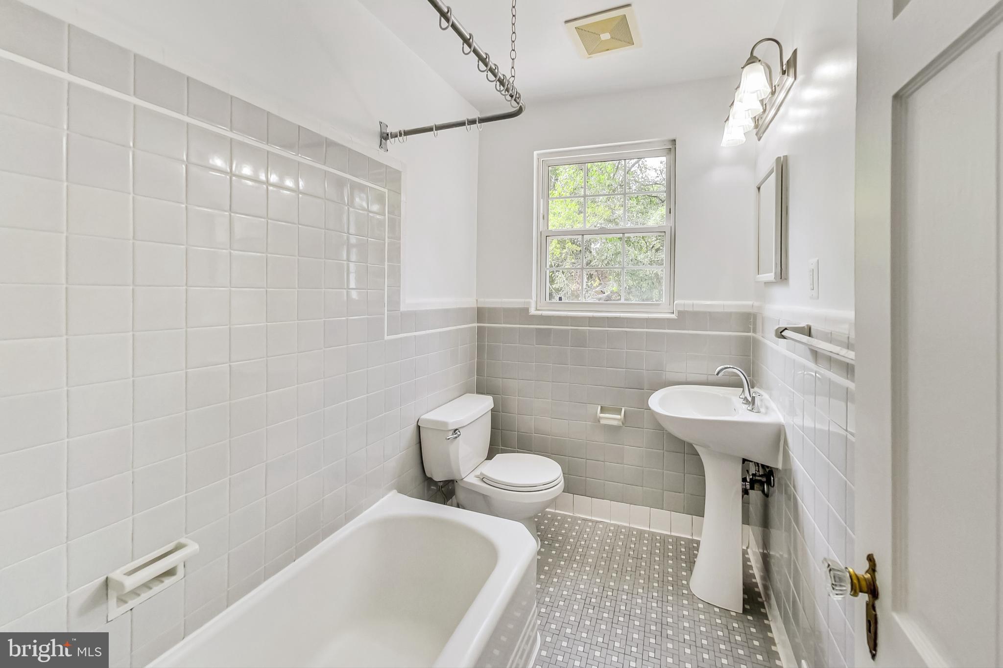 9110 Bradford Road Silver Spring, MD 20901 - Photo 27 of 63