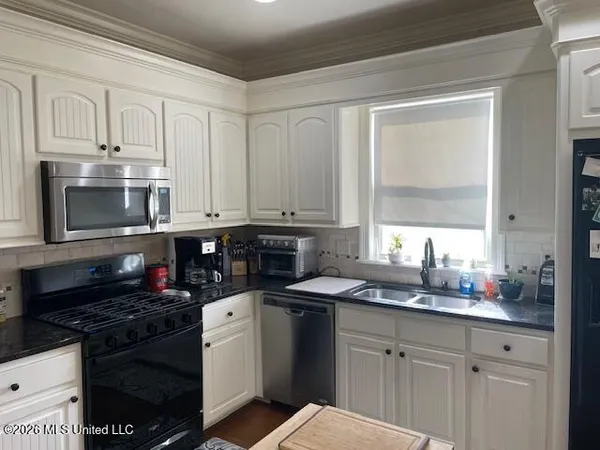 $317,500 | 1018 Fairway Cove, McComb, MS 39648