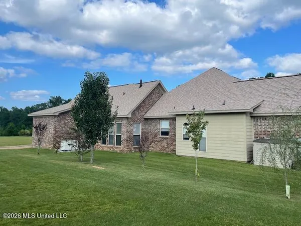 $317,500 | 1018 Fairway Cove, McComb, MS 39648