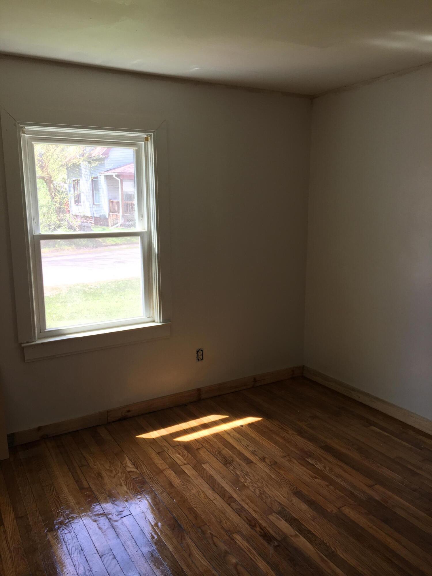 1226 Wayside Road Kalamazoo, MI 49048 - Photo 4 of 8 IMG-2627