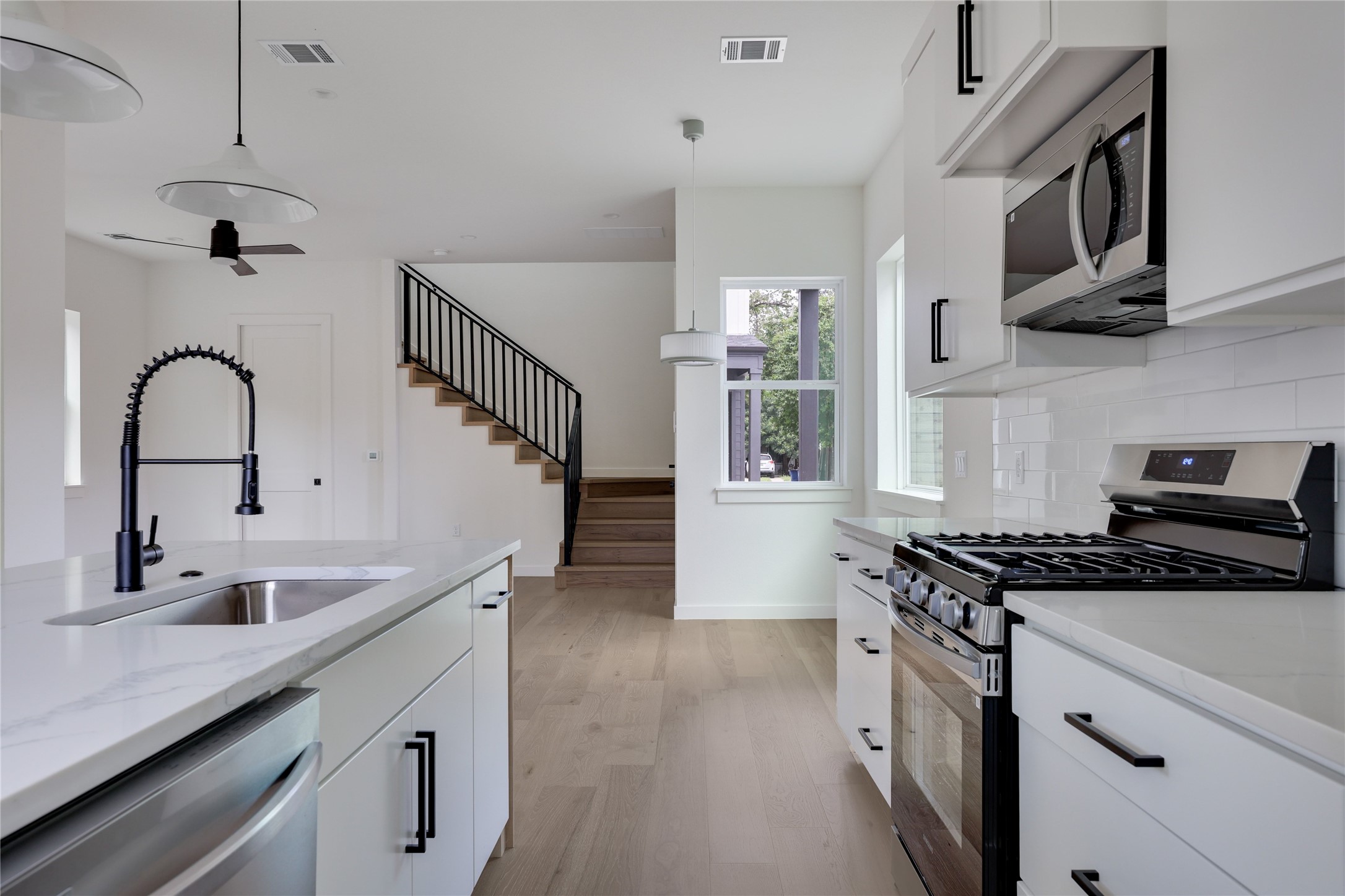 6809 Porter Street, Unit 2 Austin, TX 78741 - Photo 8 of 37