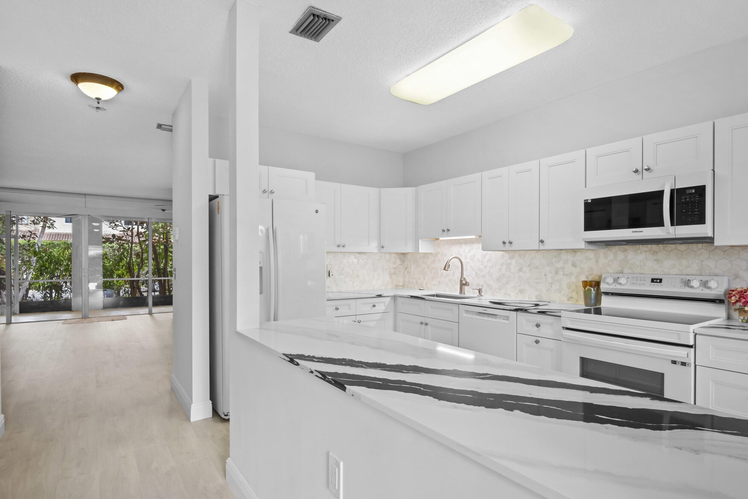 6809 Via Regina Boca Raton, FL 33433 - Photo 4 of 40 6809 via regina-04