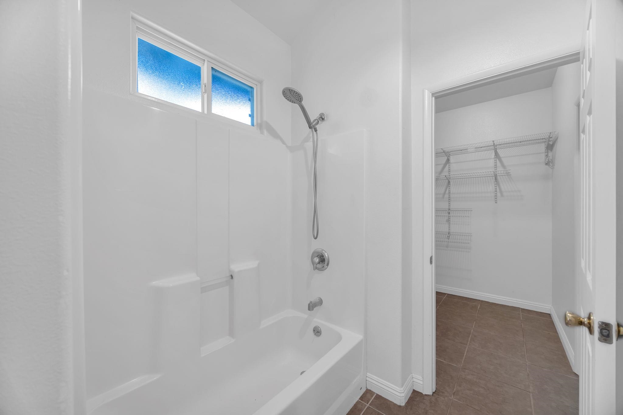 115 Alae Road Kula, HI 96790 - Photo 28 of 50 a white bath tub sitting next to a shower