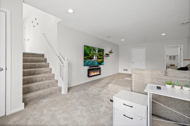 $349,900 | 17661 69th Place North, Maple Grove, MN 55311