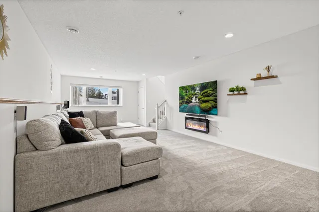 $349,900 | 17661 69th Place North, Maple Grove, MN 55311