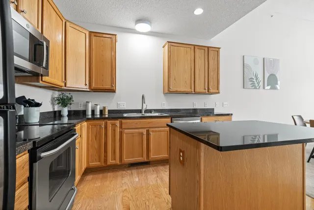 $349,900 | 17661 69th Place North, Maple Grove, MN 55311