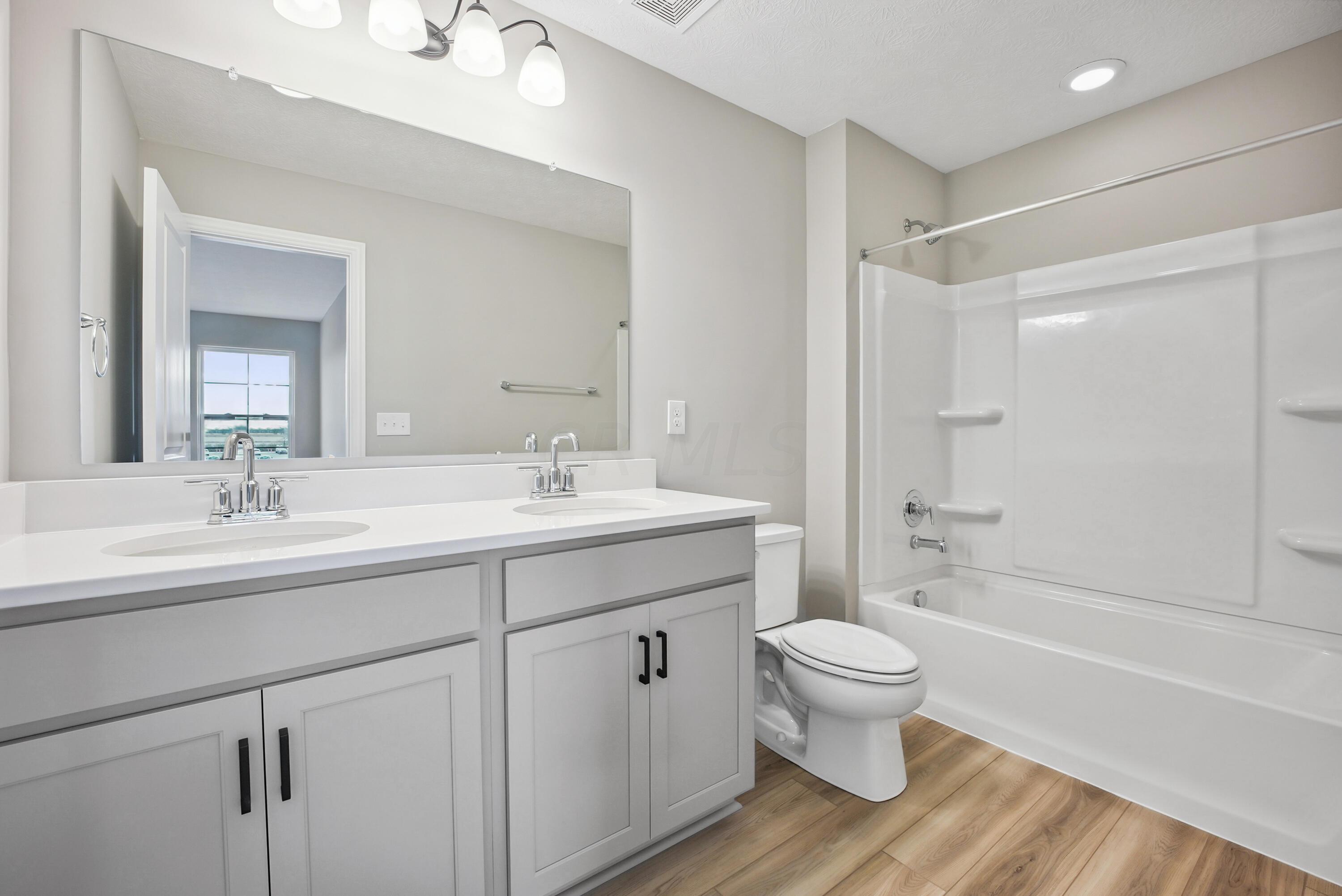 28 Erin Hls Road Commercial Point, OH 43116 - Photo 26 of 44 Bathroom