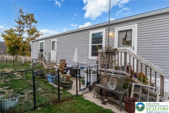 a view of a house with backyard and porch