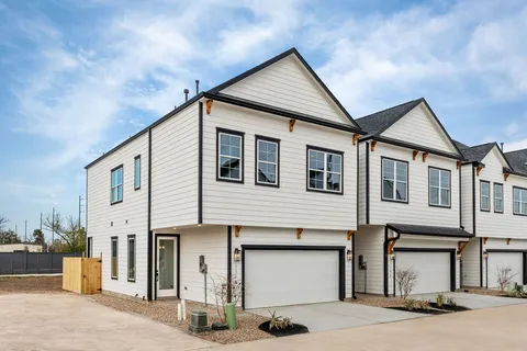 $369,900 | 5917 Wheatley Holw Lane, Houston, TX 77091