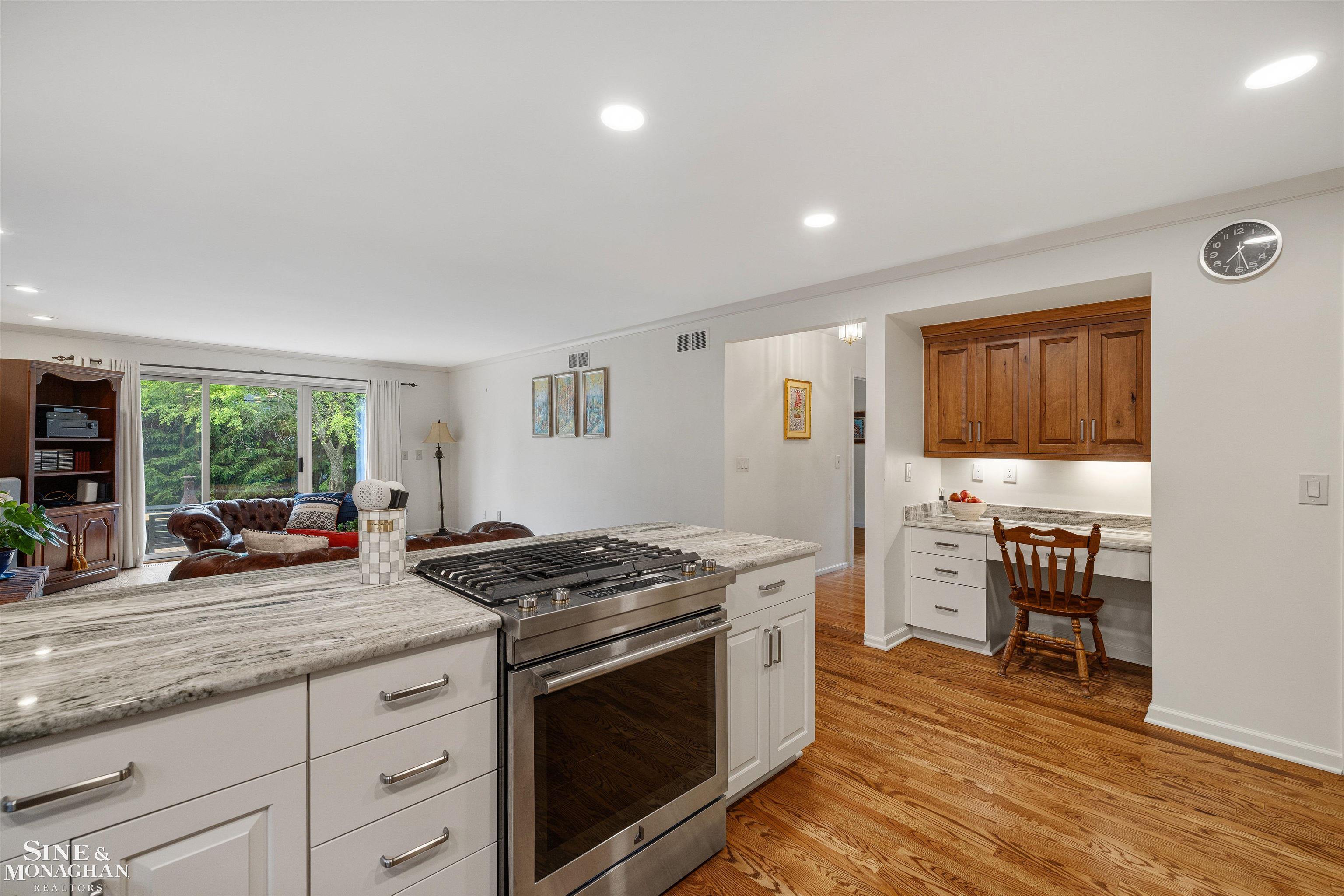 725 Fisher Road Grosse Pointe, MI 48230 - Photo 20 of 63 50211891-42119e6c-e3ce-41f7-a5d4-6245e3aa3fd2.JPG
