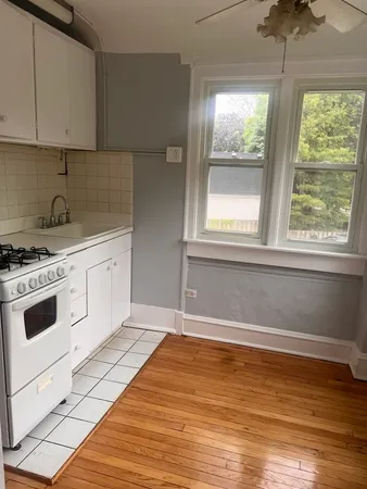 $1,650 | 1155 St Johns Avenue, Unit F, Highland Park, IL 60035