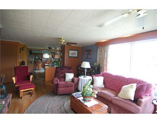 1083 Wiscasset Road Pittston, ME 04345 - Photo 4 of 24 Living Room.