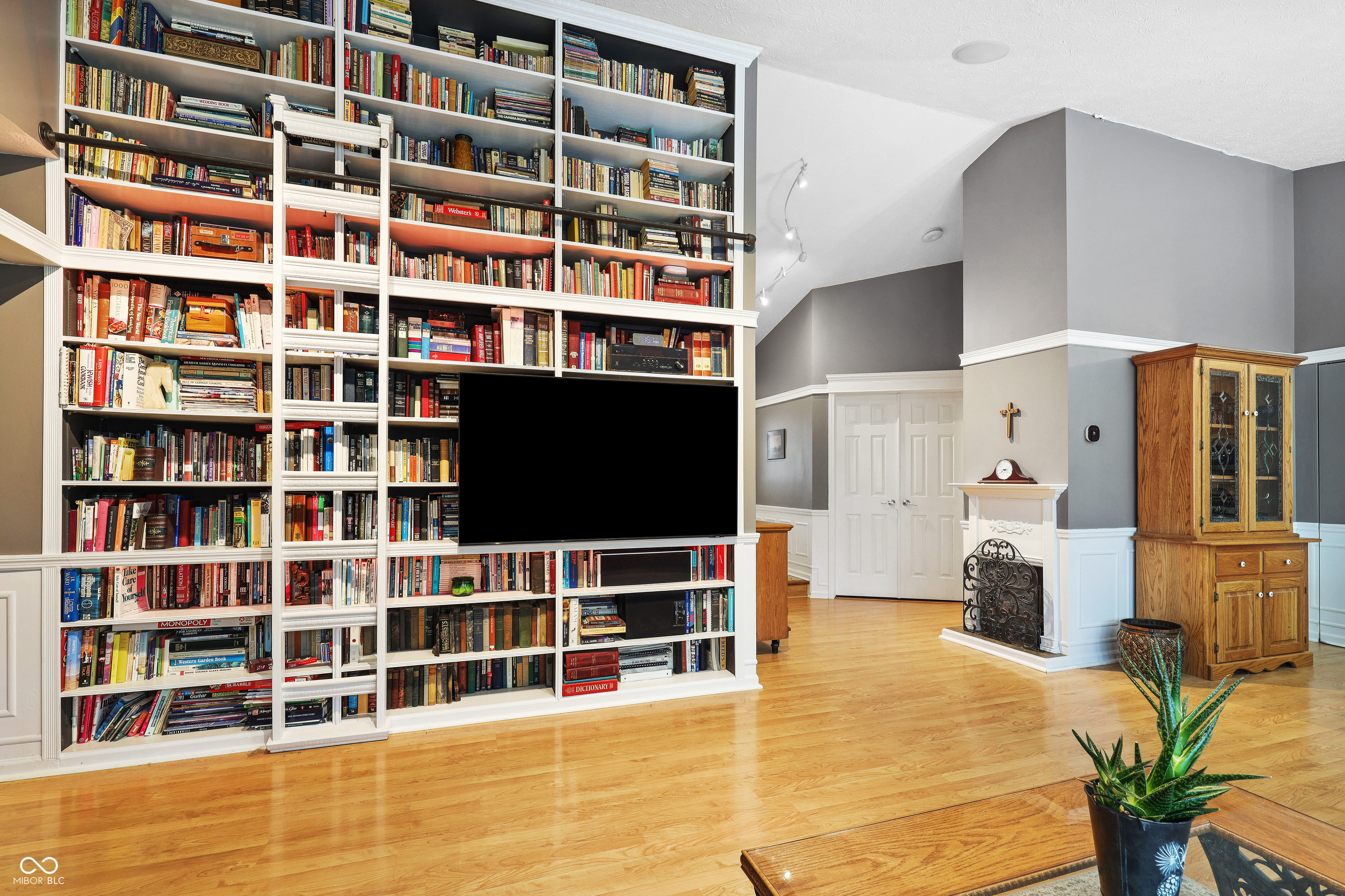 12205 Whitebark Drive Indianapolis, IN 46236 - Photo 8 of 36