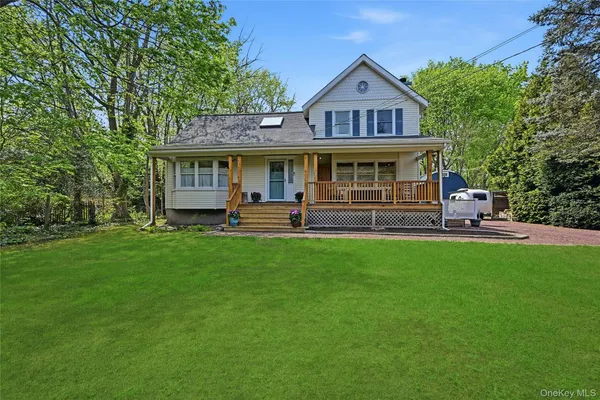 $799,000 | 95 6th Avenue, Huntington Station, NY 11746