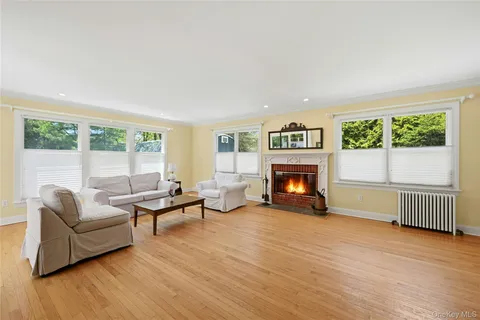 $799,000 | 95 6th Avenue, Huntington Station, NY 11746