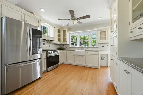 $799,000 | 95 6th Avenue, Huntington Station, NY 11746