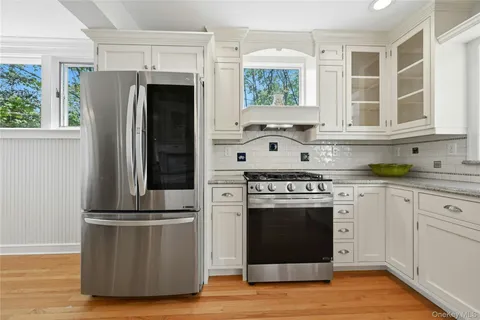 $799,000 | 95 6th Avenue, Huntington Station, NY 11746