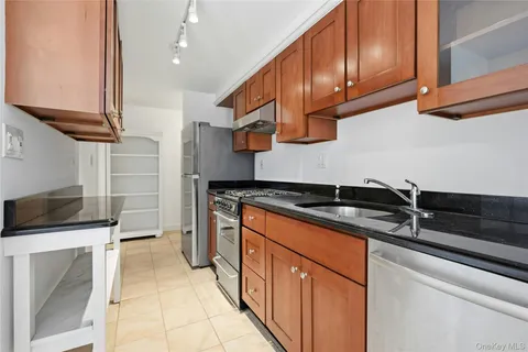 $799,000 | 95 6th Avenue, Huntington Station, NY 11746